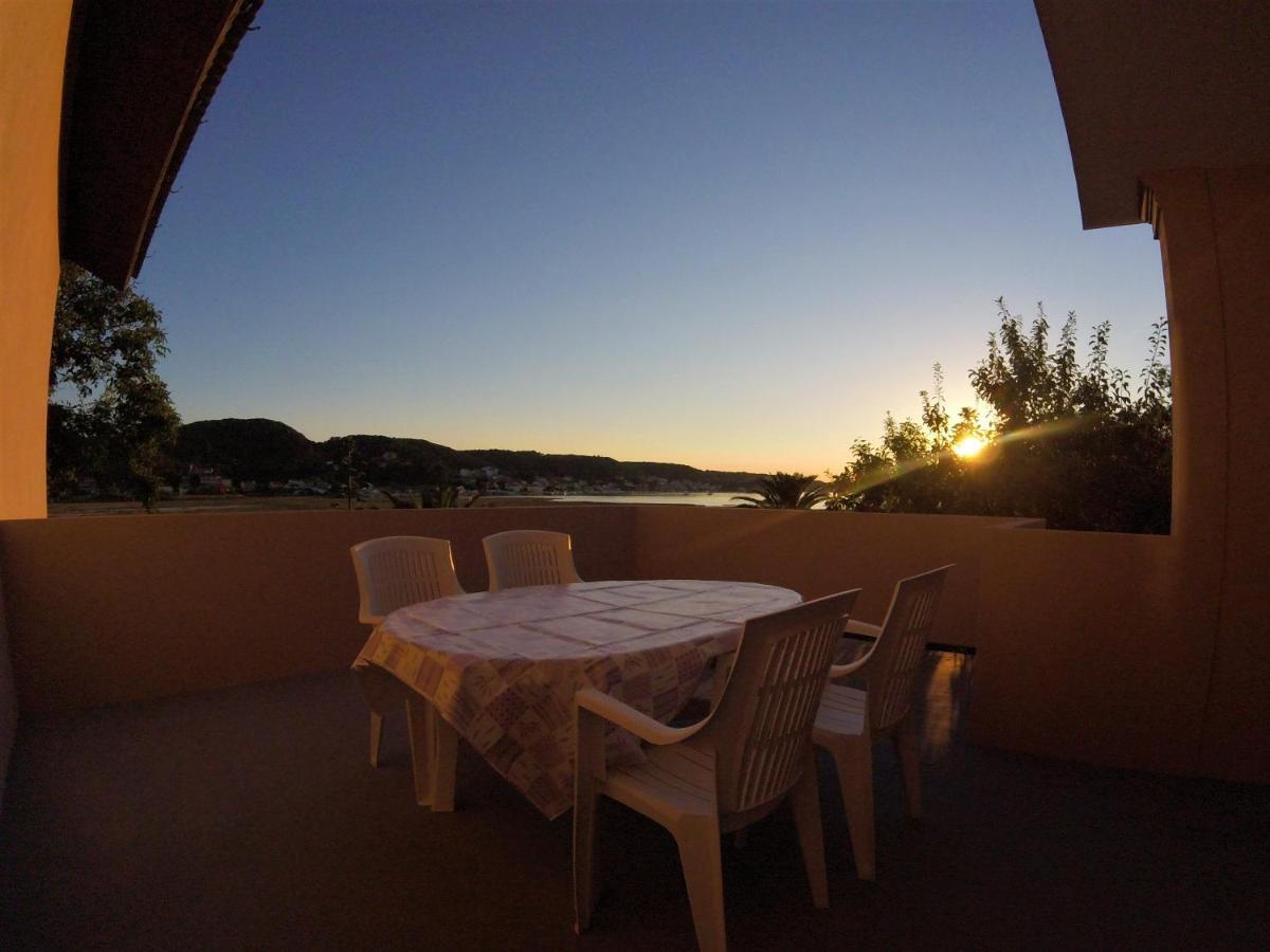 Apartmani Olivera 2 Supetarska Draga Extérieur photo